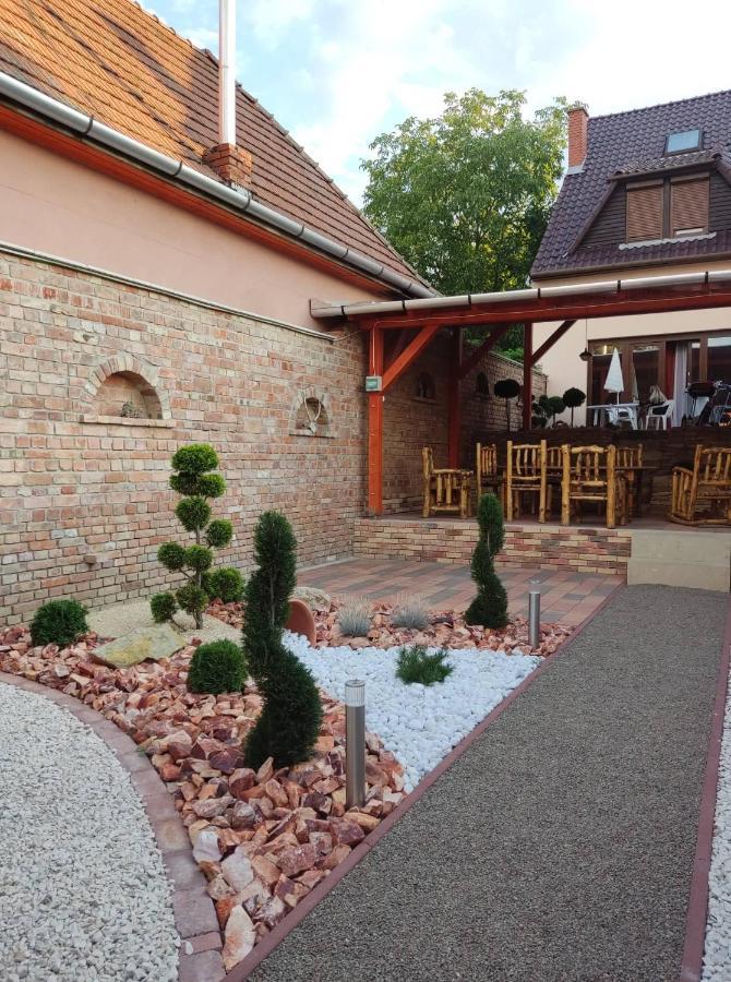 Buebaj Vendeghaz Hotel Eger Exterior photo