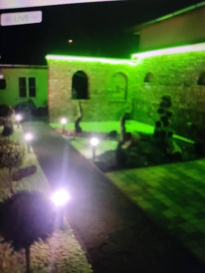 Buebaj Vendeghaz Hotel Eger Exterior photo